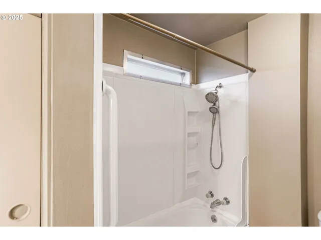 $270,000 | 1116 Northeast Irvine Street, McMinnville, OR 97128