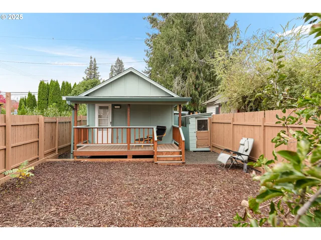 $270,000 | 1116 Northeast Irvine Street, McMinnville, OR 97128