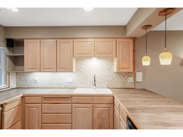 $270,000 | 1116 Northeast Irvine Street, McMinnville, OR 97128