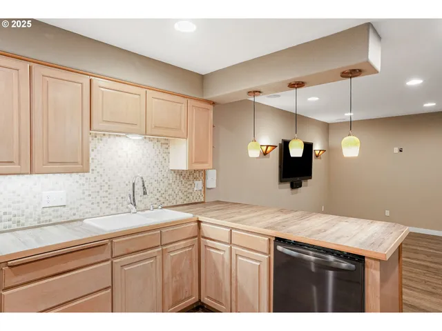 $270,000 | 1116 Northeast Irvine Street, McMinnville, OR 97128