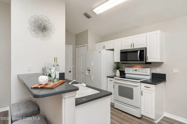 $325,000 | 1102 Bainbury Lane, Melbourne, FL 32904