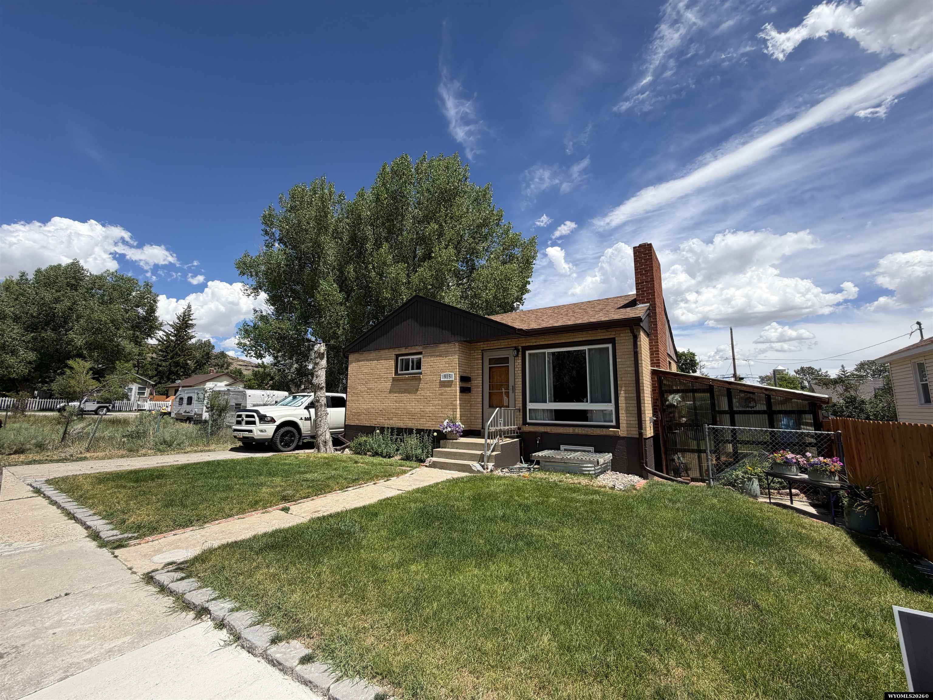 915 8th Street Rawlins, WY 82301 - Photo 3 of 38