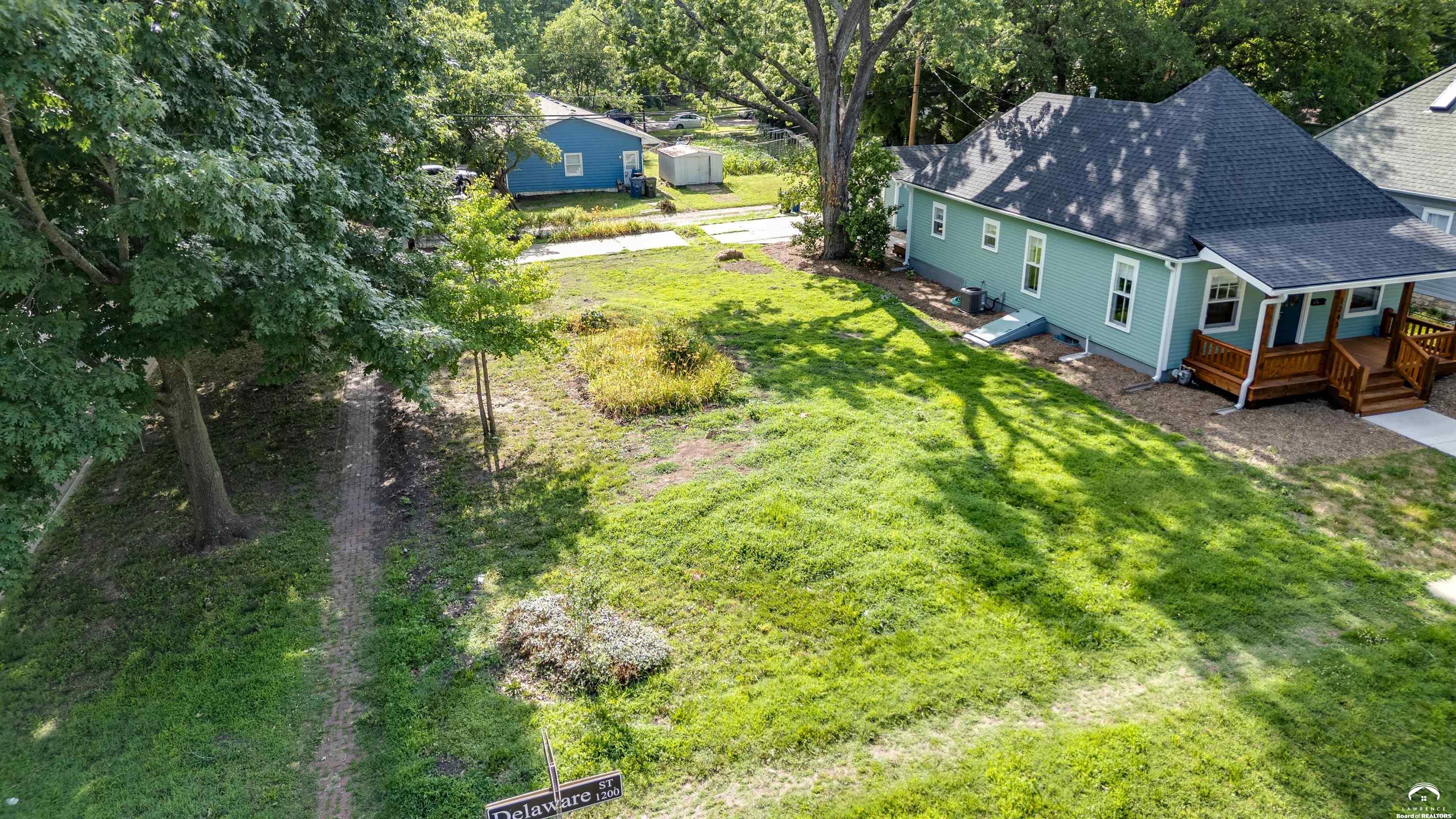 1243 Delaware Street Lawrence, KS 66044 - Photo 5 of 6