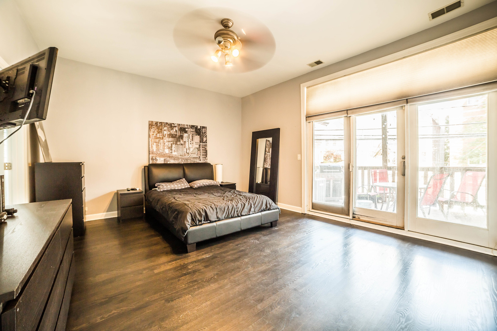 2629 North Ashland Avenue, Unit 2A Chicago, IL 60614 - Photo 15 of 19 a spacious bedroom with a large bed and a large window