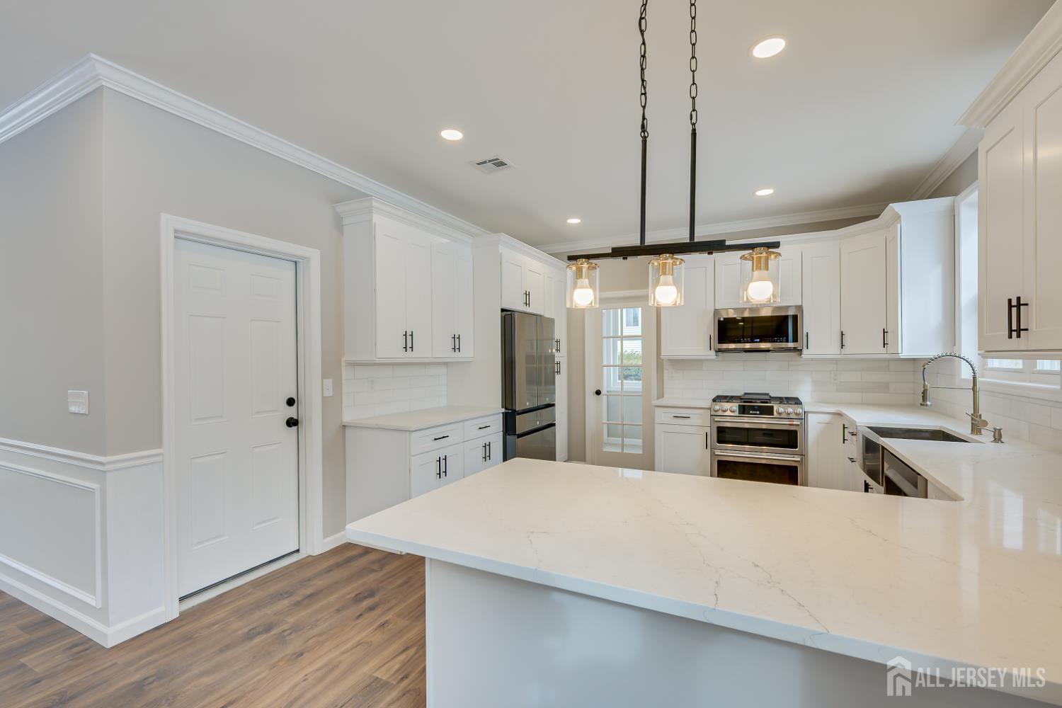 7 Vale Street Edison, NJ 08817 - Photo 10 of 31