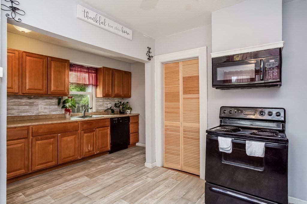 132 Dwight Road Springfield, MA 01108 - Photo 9 of 31