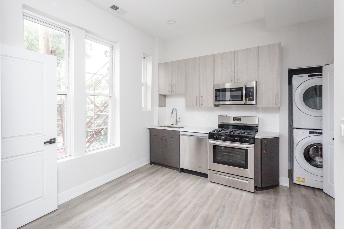 818 West 18th Street, Unit 4M Chicago, IL 60608 - Photo 3 of 10 a kitchen with a stove a sink and a microwave
