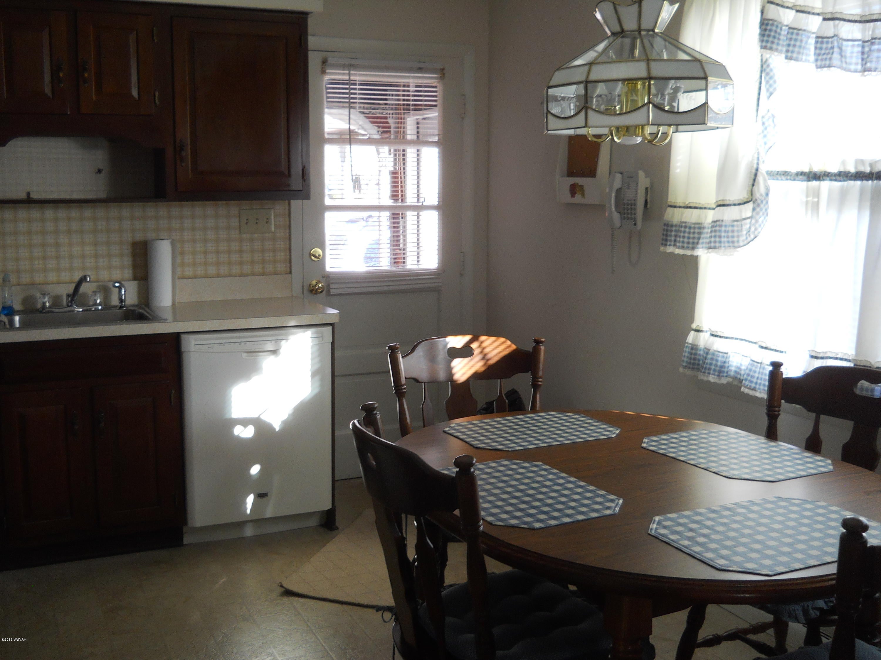 2139 Reed Street Williamsport, PA 17701 - Photo 6 of 21 Kitchen
