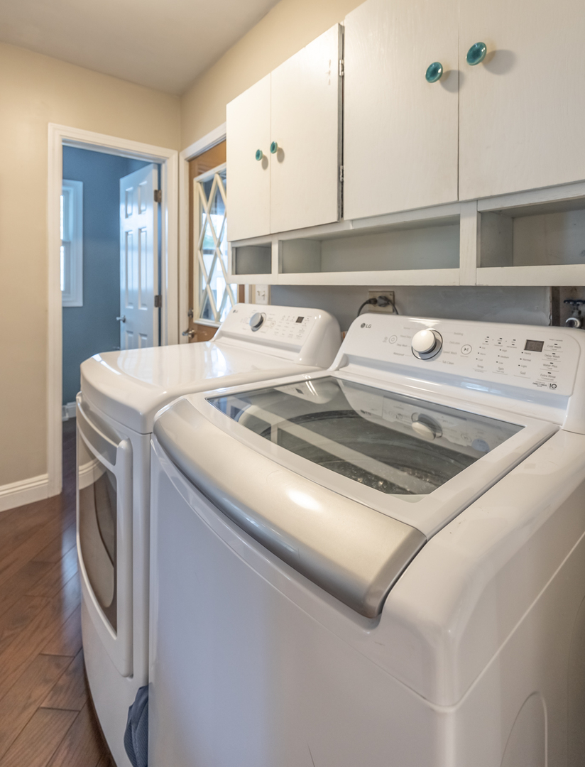 1223 Ridgeway Drive Elgin, IL 60123 - Photo 16 of 40 a utility room with dryer and washer