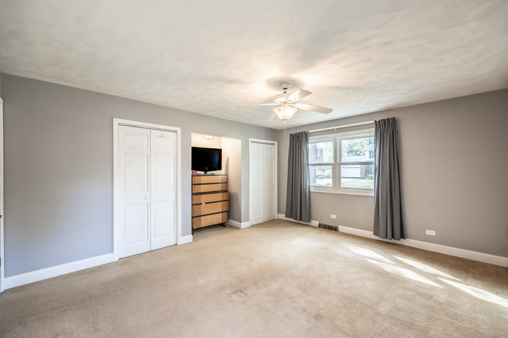 1223 Ridgeway Drive Elgin, IL 60123 - Photo 20 of 40 a view of an empty room with a window