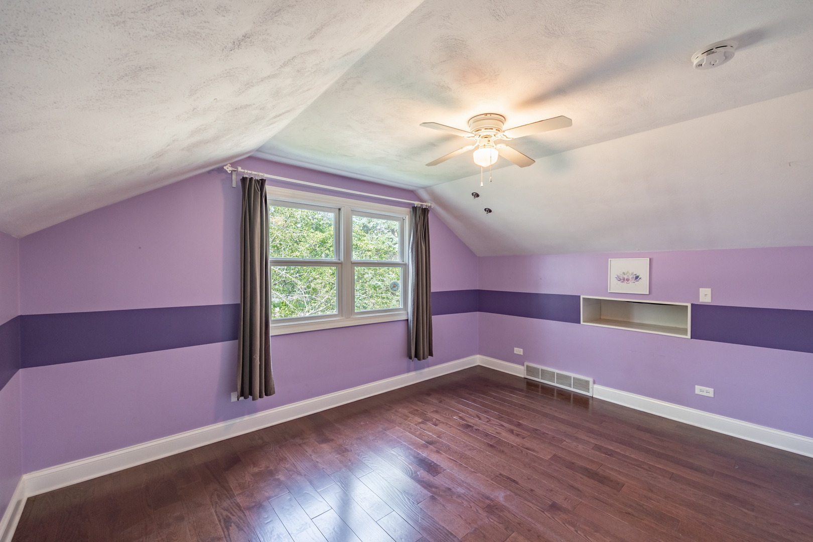 1223 Ridgeway Drive Elgin, IL 60123 - Photo 25 of 40 a livingroom with window