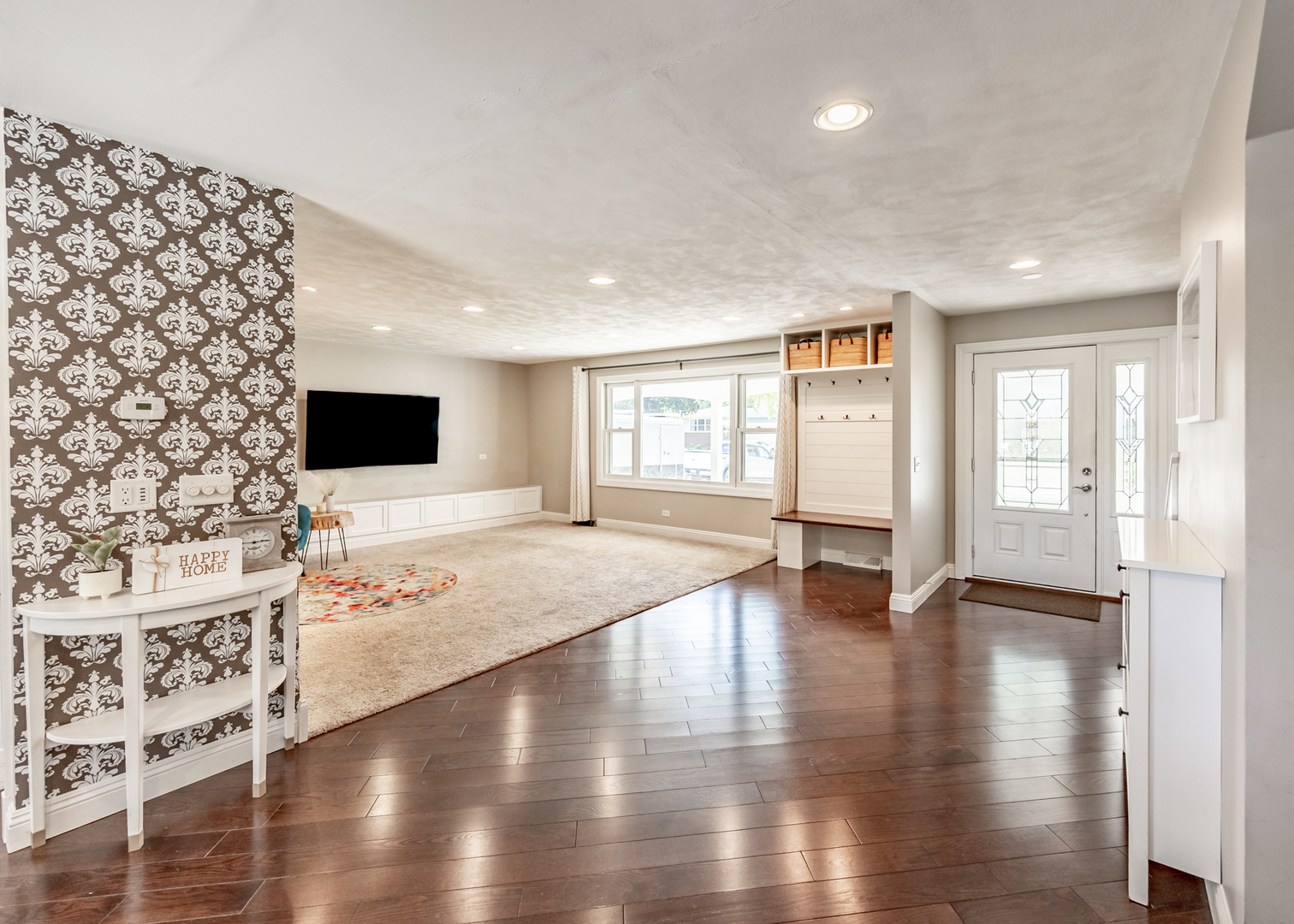 1223 Ridgeway Drive Elgin, IL 60123 - Photo 7 of 40 a view of a livingroom with wooden floor