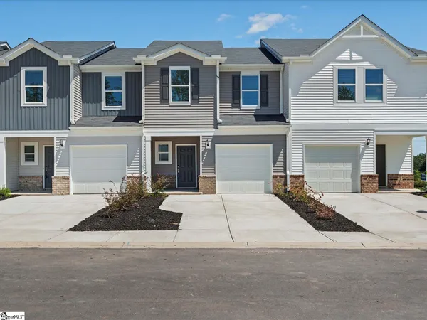 $214,900 | 306 Hampton George Court, Greer, SC 29651