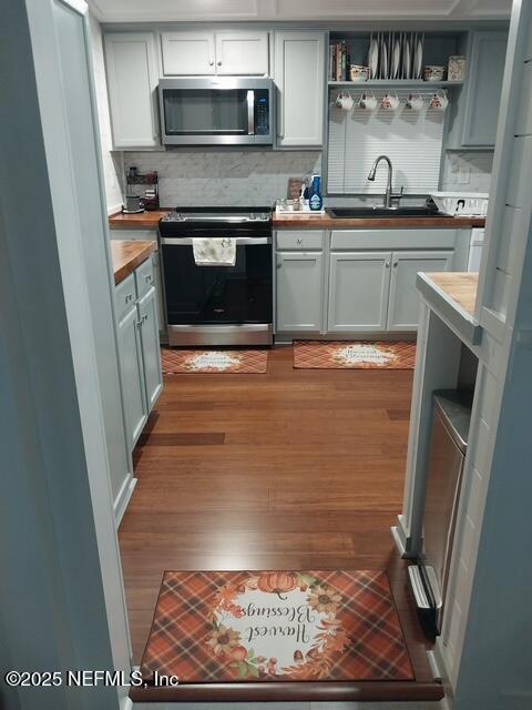 202 Ash Street Interlachen, FL 32148 - Photo 16 of 65 UPDATED KITCHEN FLOOR SEPT 2025