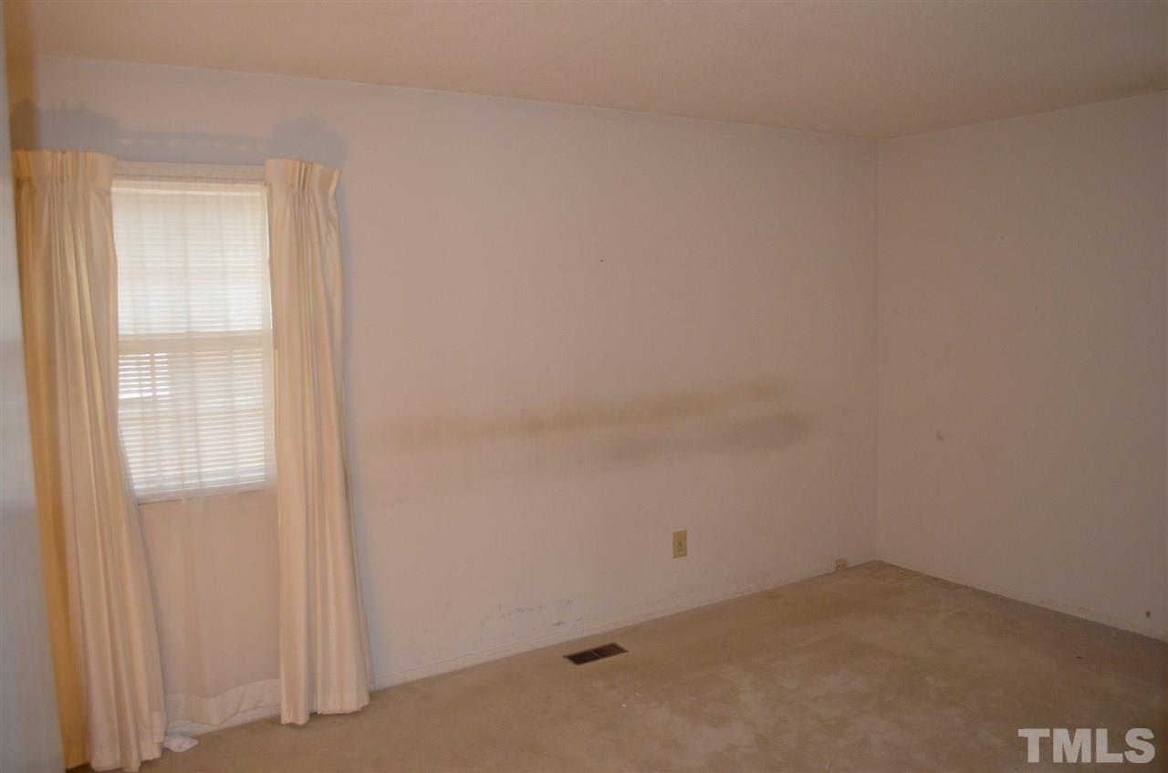 3001 Morningside Drive Raleigh, NC 27607 - Photo 15 of 16 a room that has a window in it