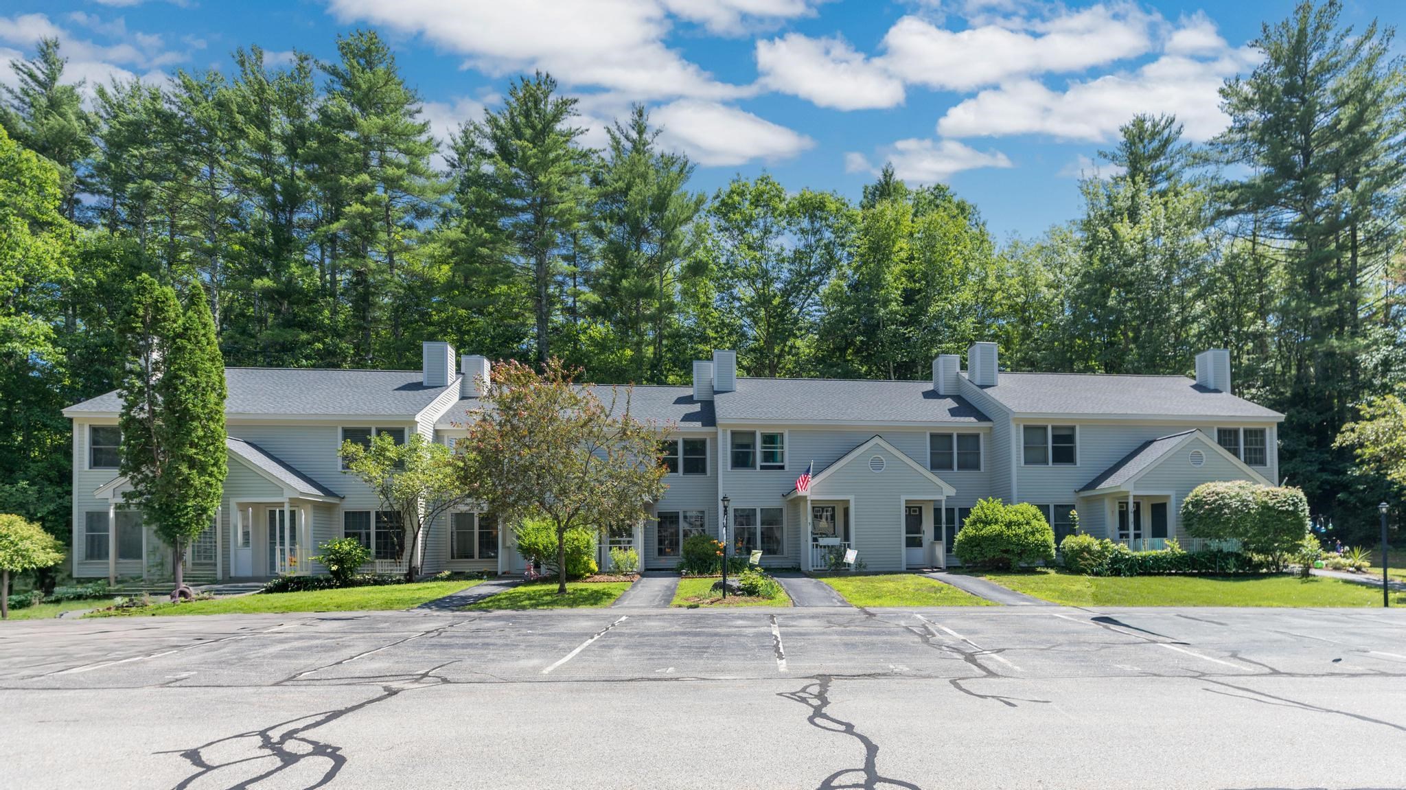 4 Woodland Green Rochester, NH 03868 - Photo 3 of 27