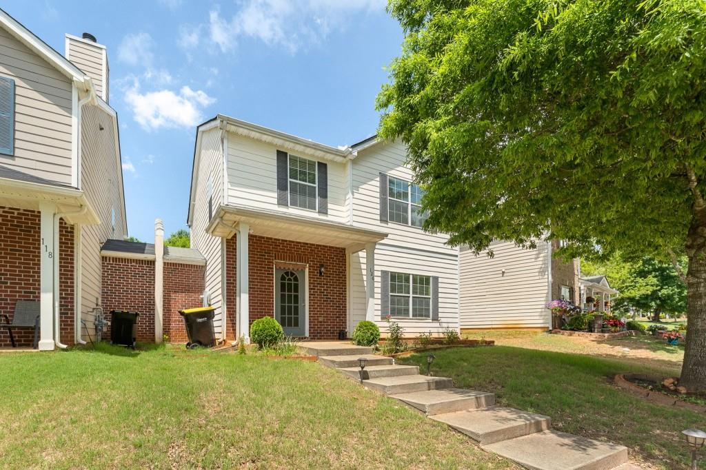Welcome Home to this charming 2 bed 2.5 bath located in the heart of Newnan.