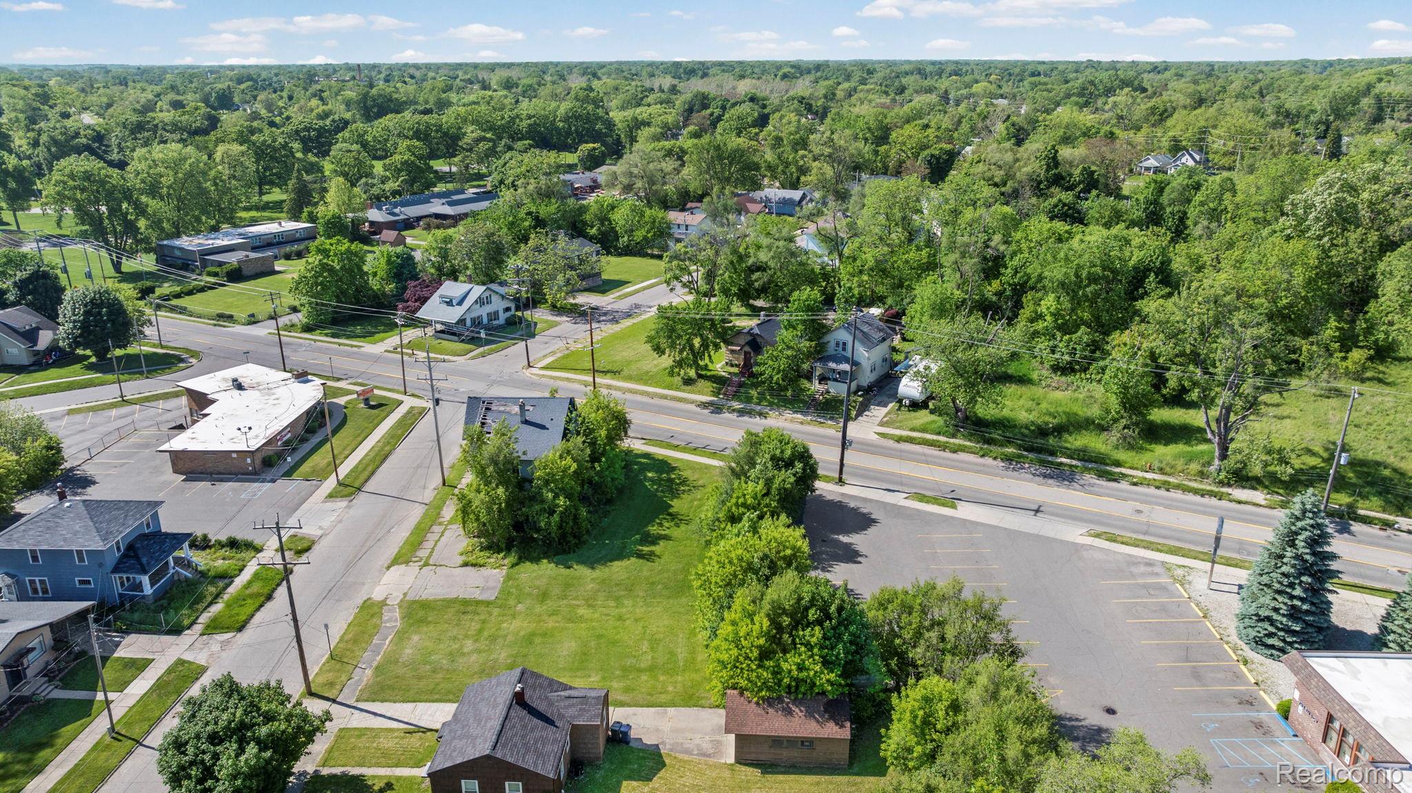 1213 Flushing Road Flint, MI 48504 - Photo 6 of 10 8-web-or-mls-1213-flushing-rd.jpg