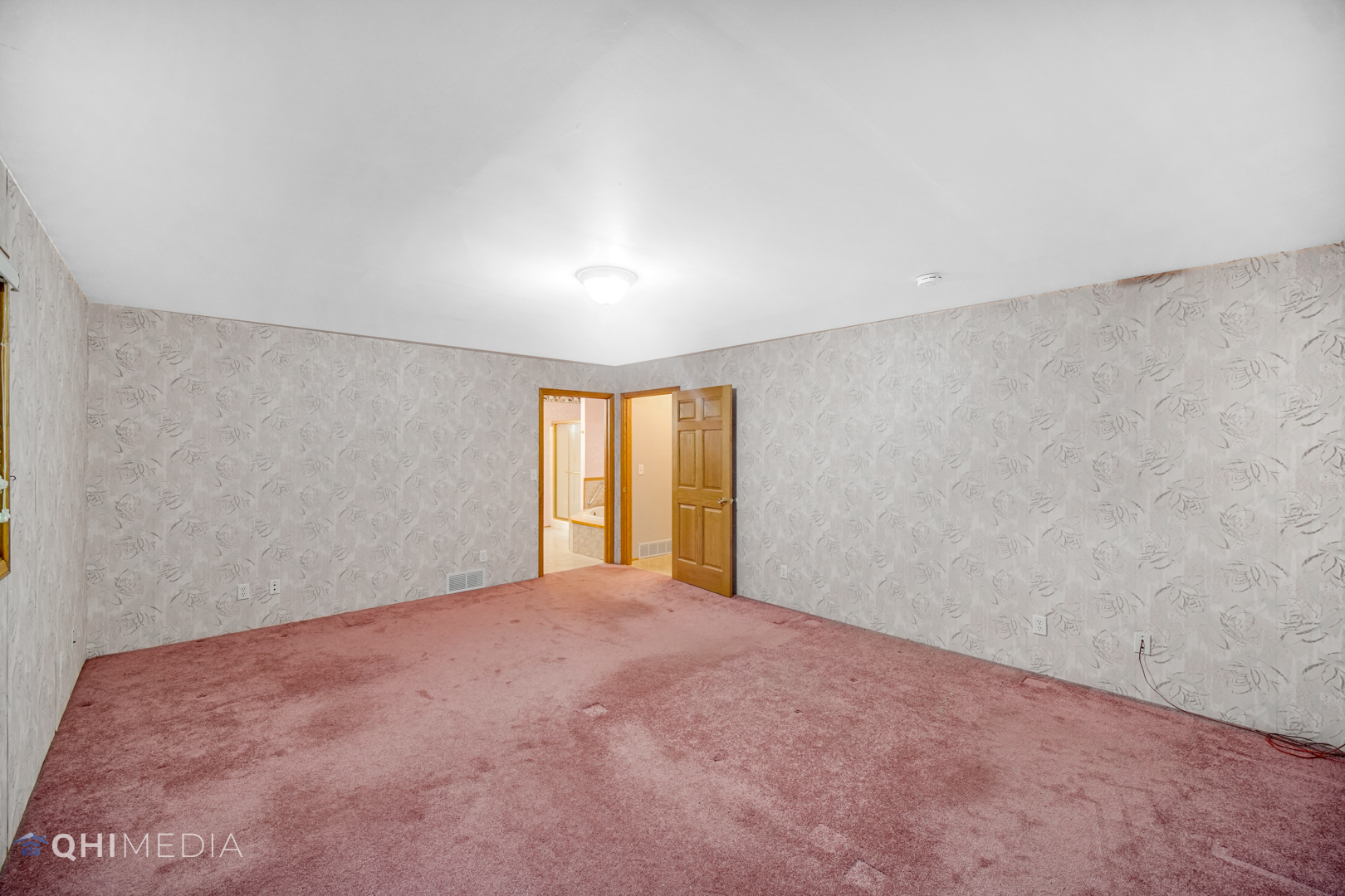 2263 Fox Run Drive Kankakee, IL 60901 - Photo 15 of 34 a view of an empty room with a window