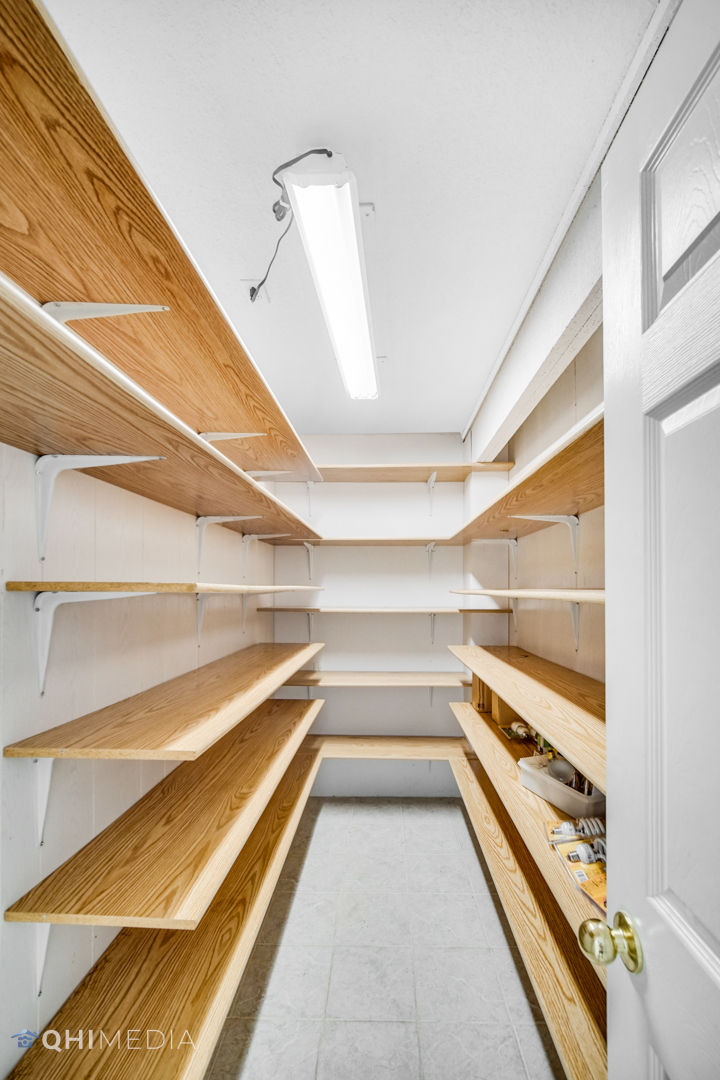 2263 Fox Run Drive Kankakee, IL 60901 - Photo 16 of 34 a view of a hardwood floor and an entryway