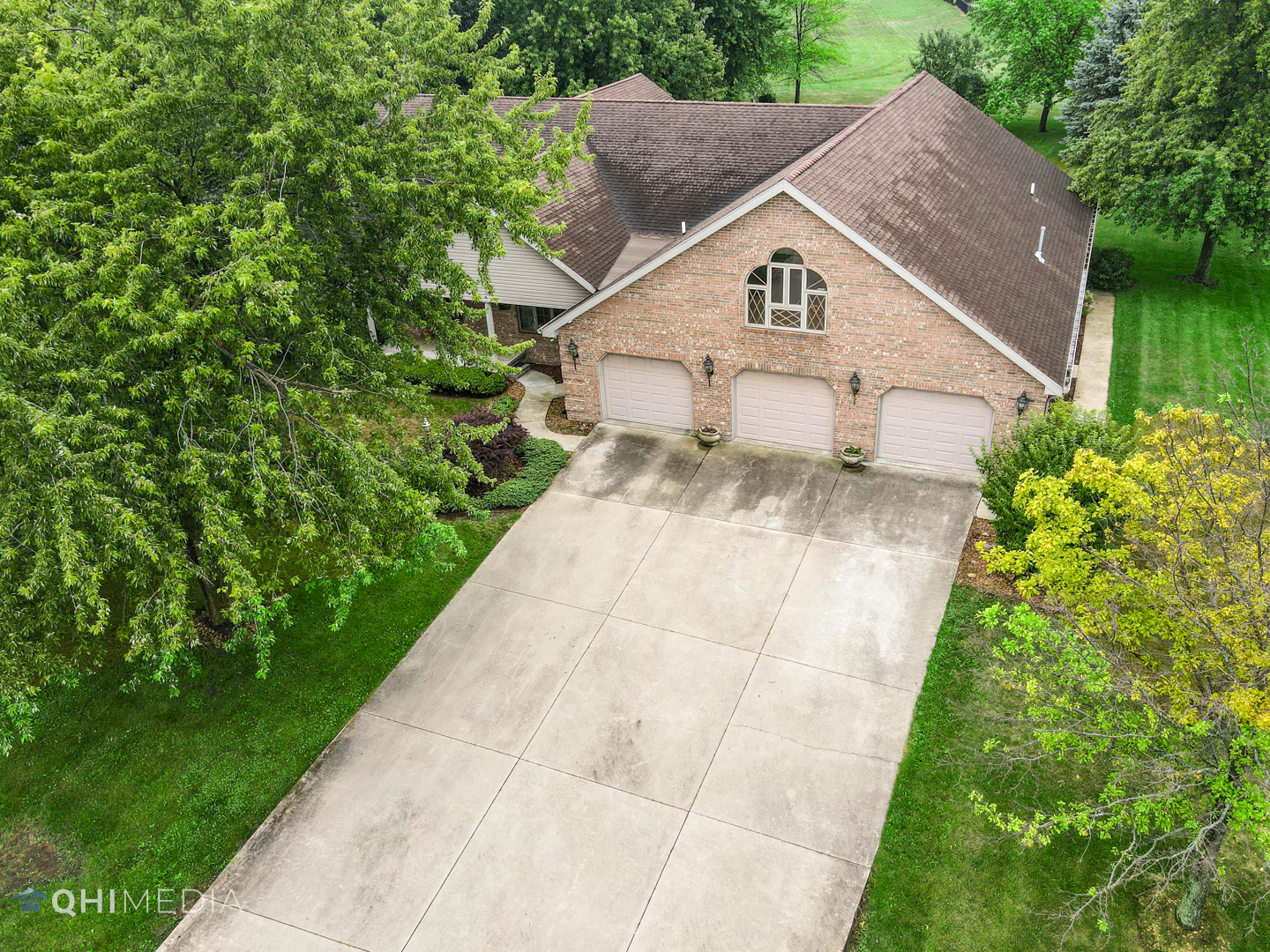 2263 Fox Run Drive Kankakee, IL 60901 - Photo 2 of 34 a view of a back yard of the house