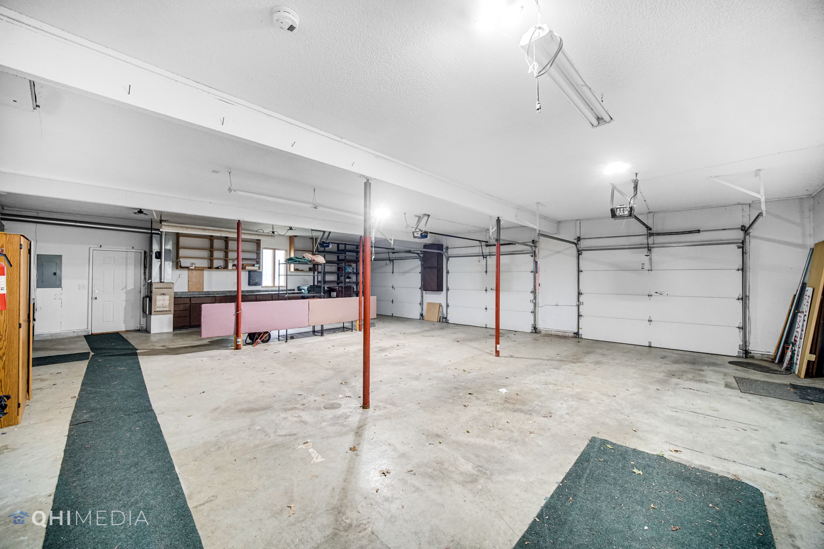 2263 Fox Run Drive Kankakee, IL 60901 - Photo 27 of 34 a view of a garage