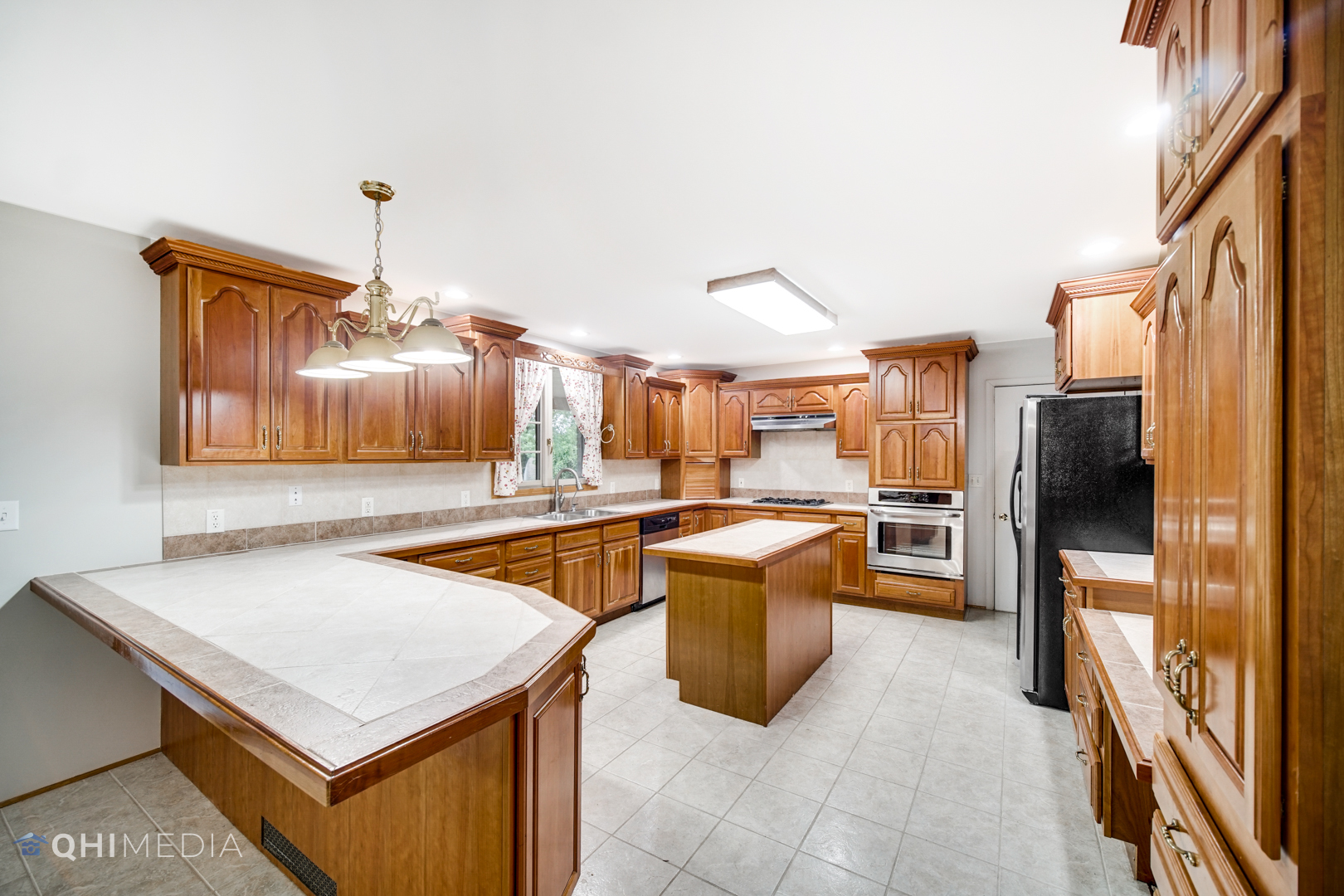 2263 Fox Run Drive Kankakee, IL 60901 - Photo 5 of 34 a kitchen with stainless steel appliances granite countertop a sink a stove and a refrigerator