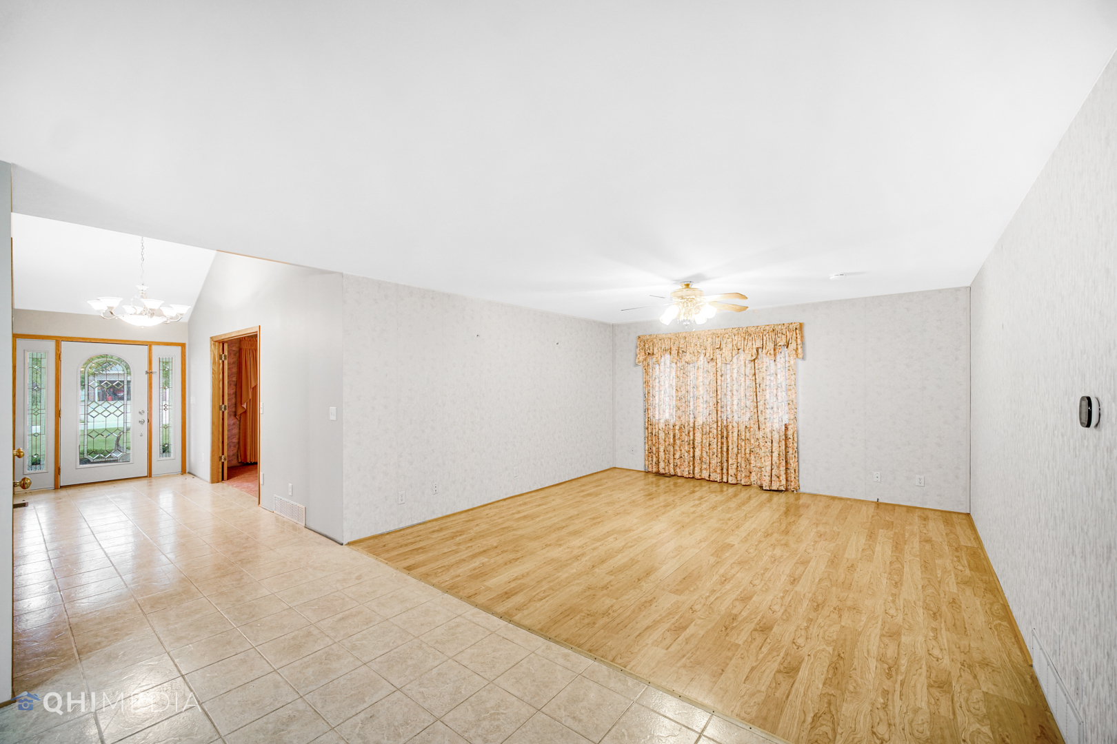 2263 Fox Run Drive Kankakee, IL 60901 - Photo 8 of 34 a view of an empty room with a window