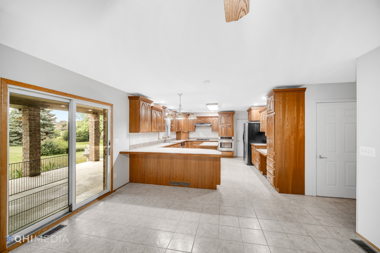 2263 Fox Run Drive Kankakee, IL 60901 - Photo 10 of 34 a large kitchen with a large window and refrigerator