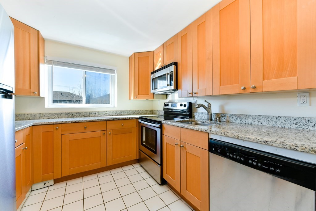 20 Bryon Road, Unit 6 Boston, MA 02467 - Photo 3 of 20