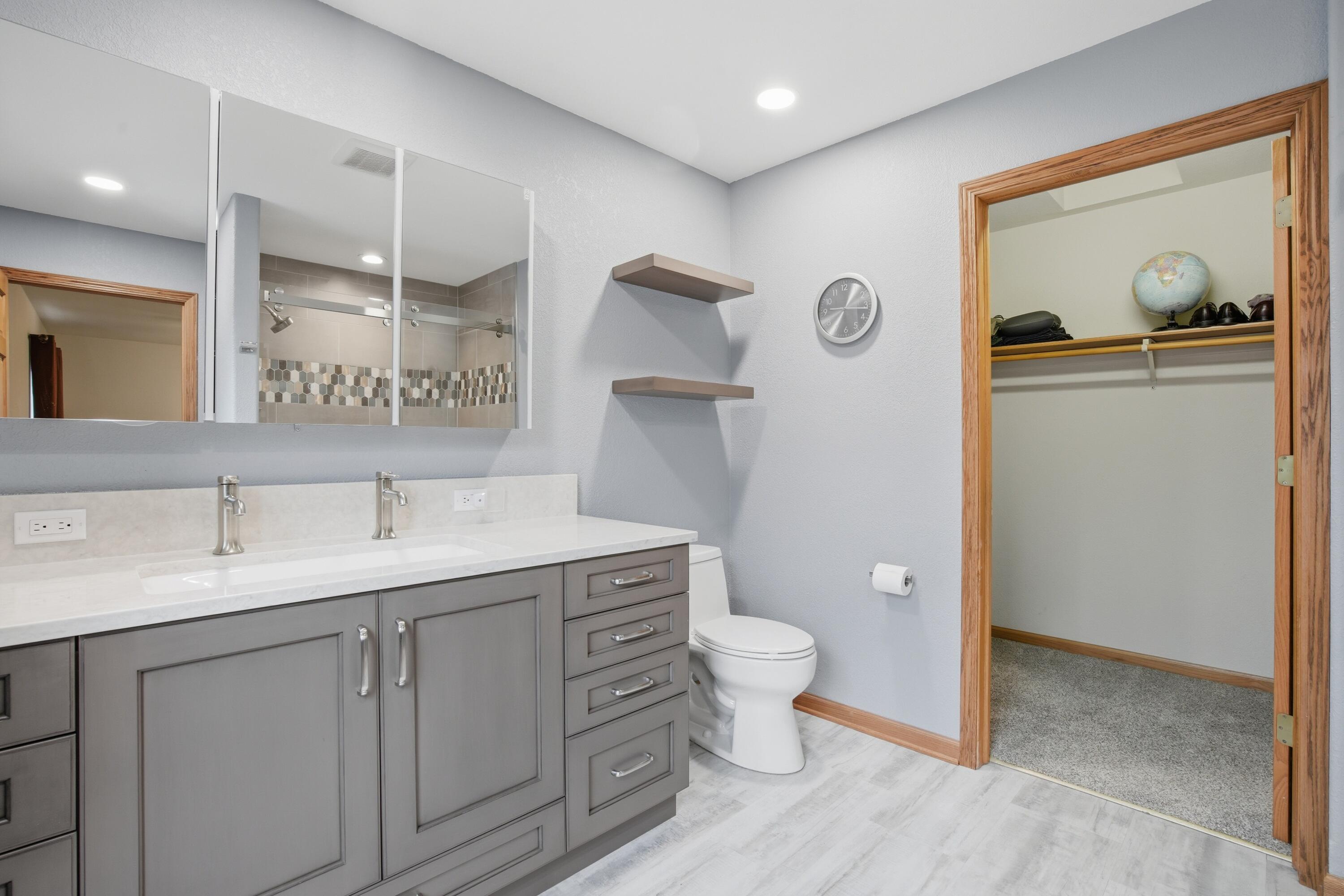 202 Stocks Drive Delafield, WI 53018 - Photo 19 of 30 Ensuite Bath 1