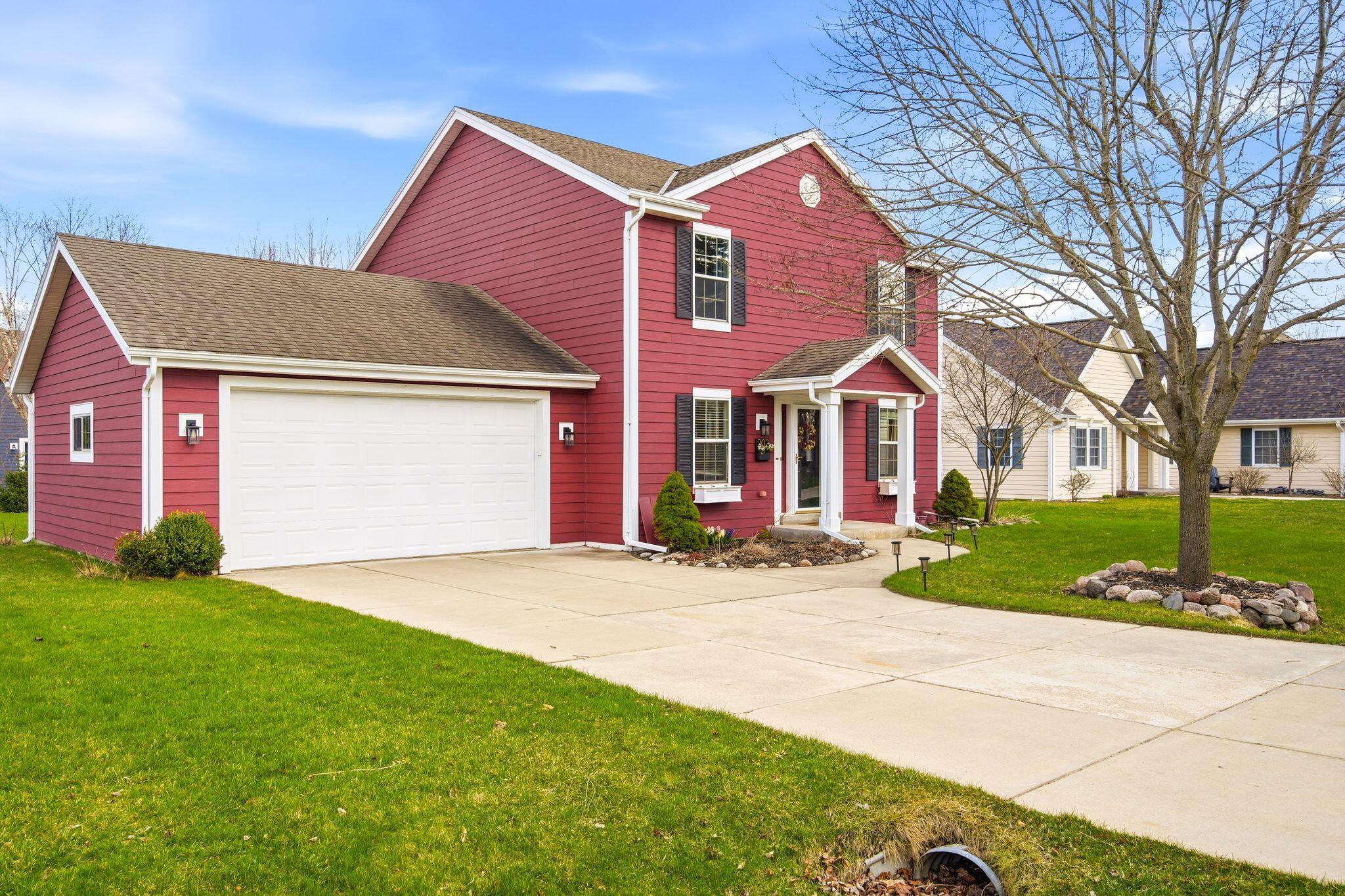 202 Stocks Drive Delafield, WI 53018 - Photo 3 of 30 Exterior Front 3