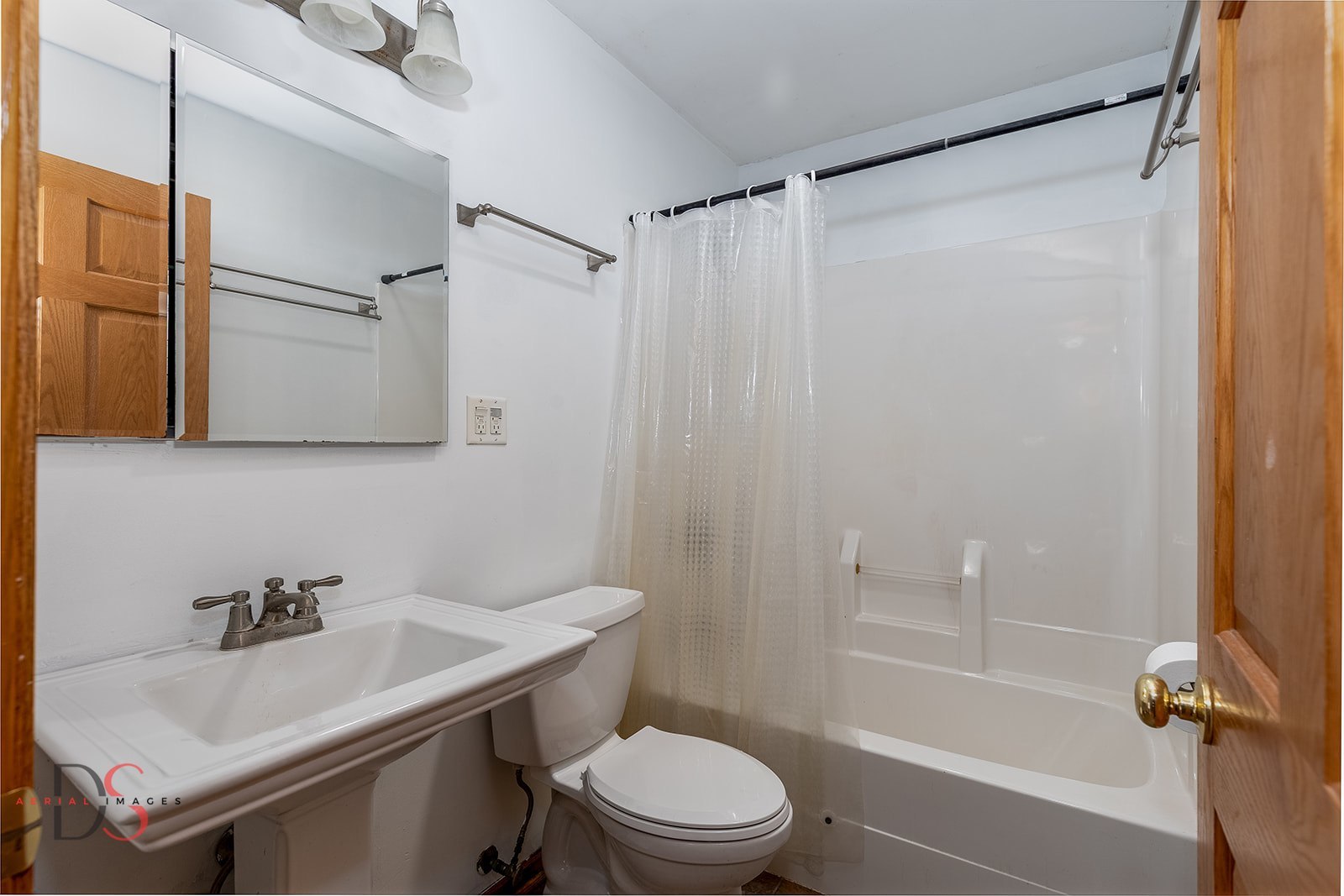 3060 Cemetery Road Morris, IL 60450 - Photo 12 of 24 a bathroom with a sink toilet and shower