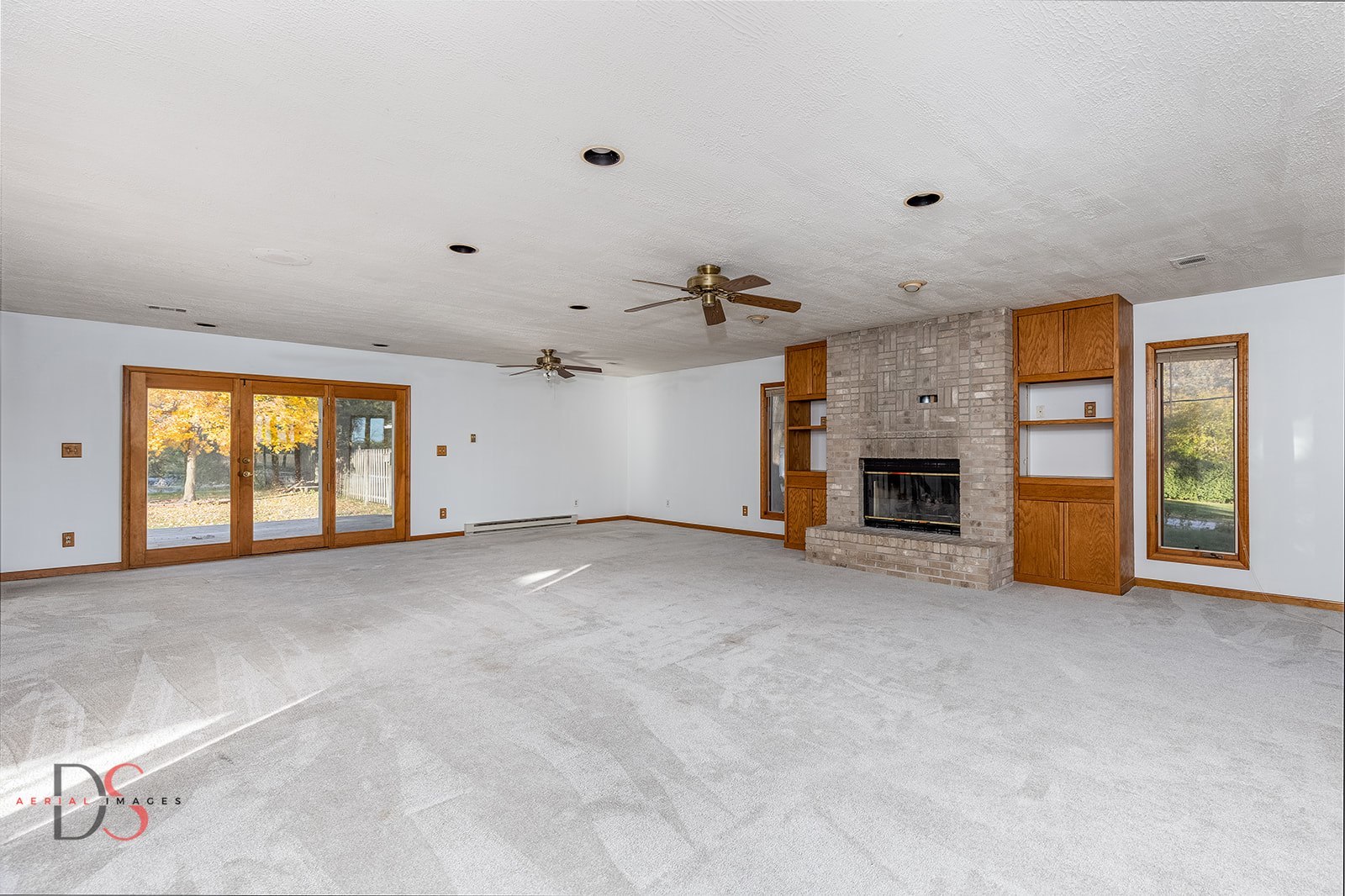 3060 Cemetery Road Morris, IL 60450 - Photo 4 of 24 an empty room with furniture and a fireplace