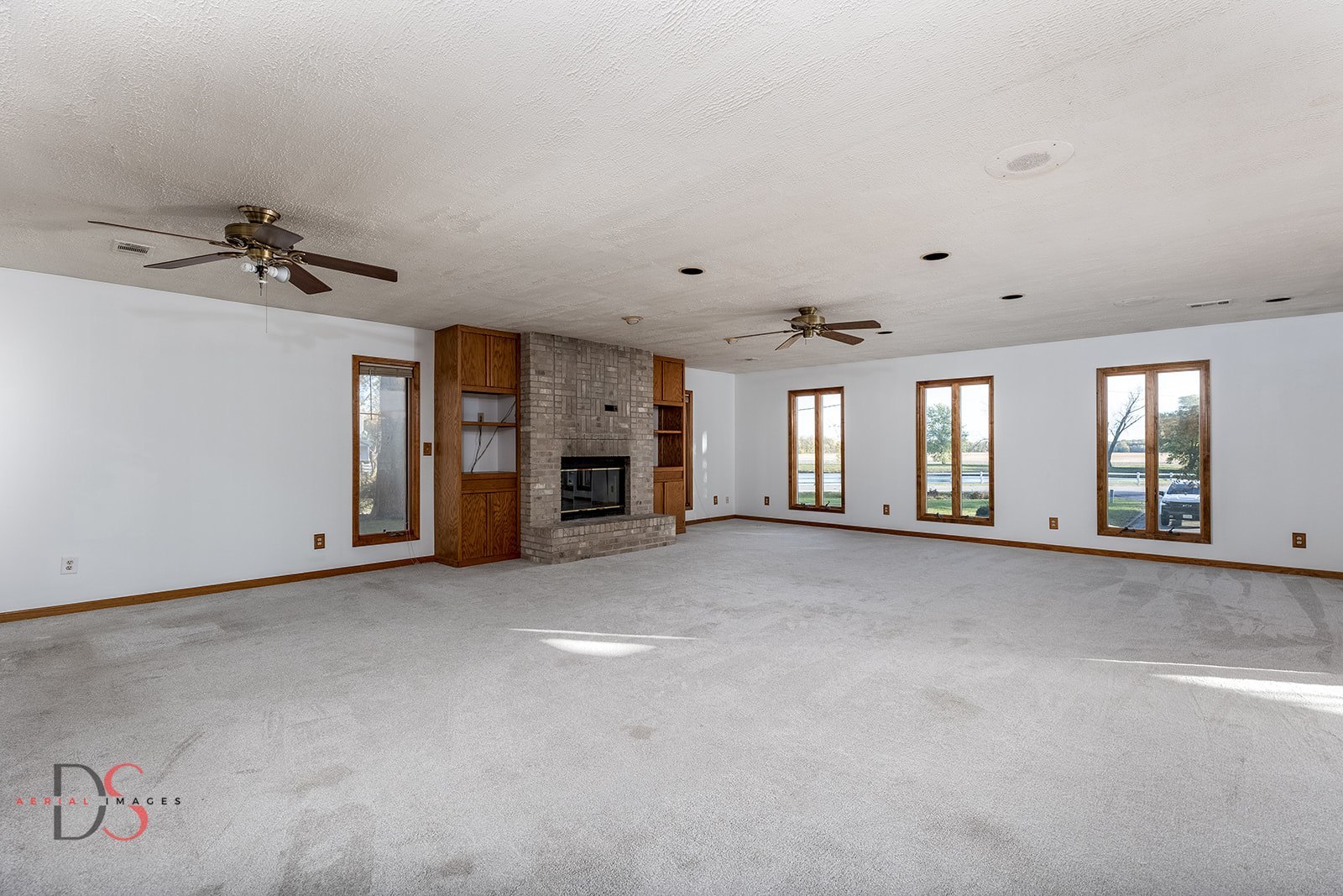 3060 Cemetery Road Morris, IL 60450 - Photo 5 of 24 a view of a livingroom with a staircase