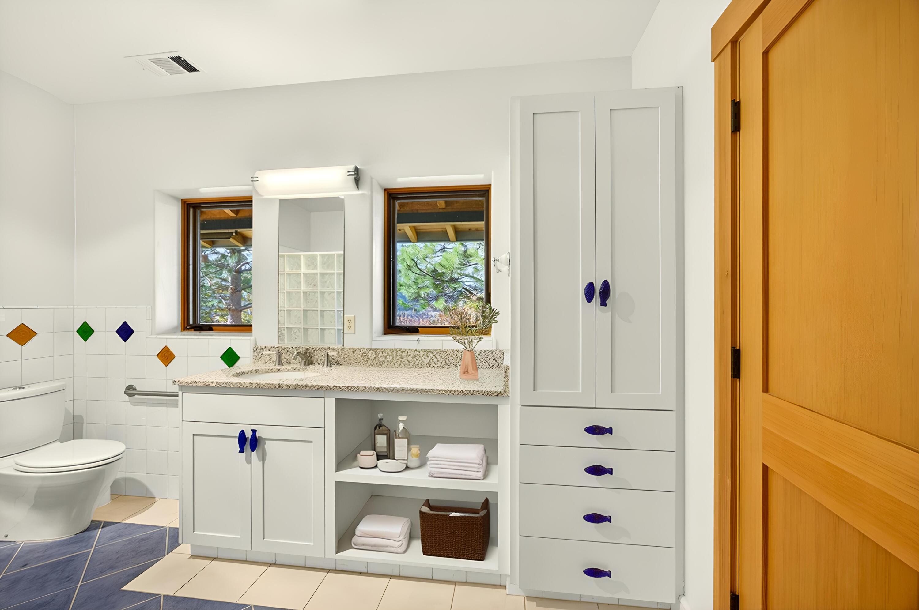 17252 North Applegate Road Grants Pass, OR 97527 - Photo 31 of 59 BathroomApplegate
