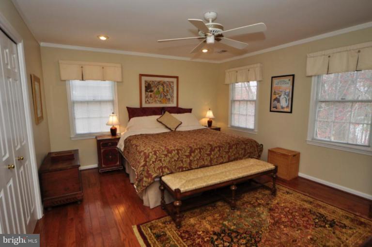 11112 Timberhead Lane Reston, VA 20191 - Photo 7 of 25 Master Bedroom