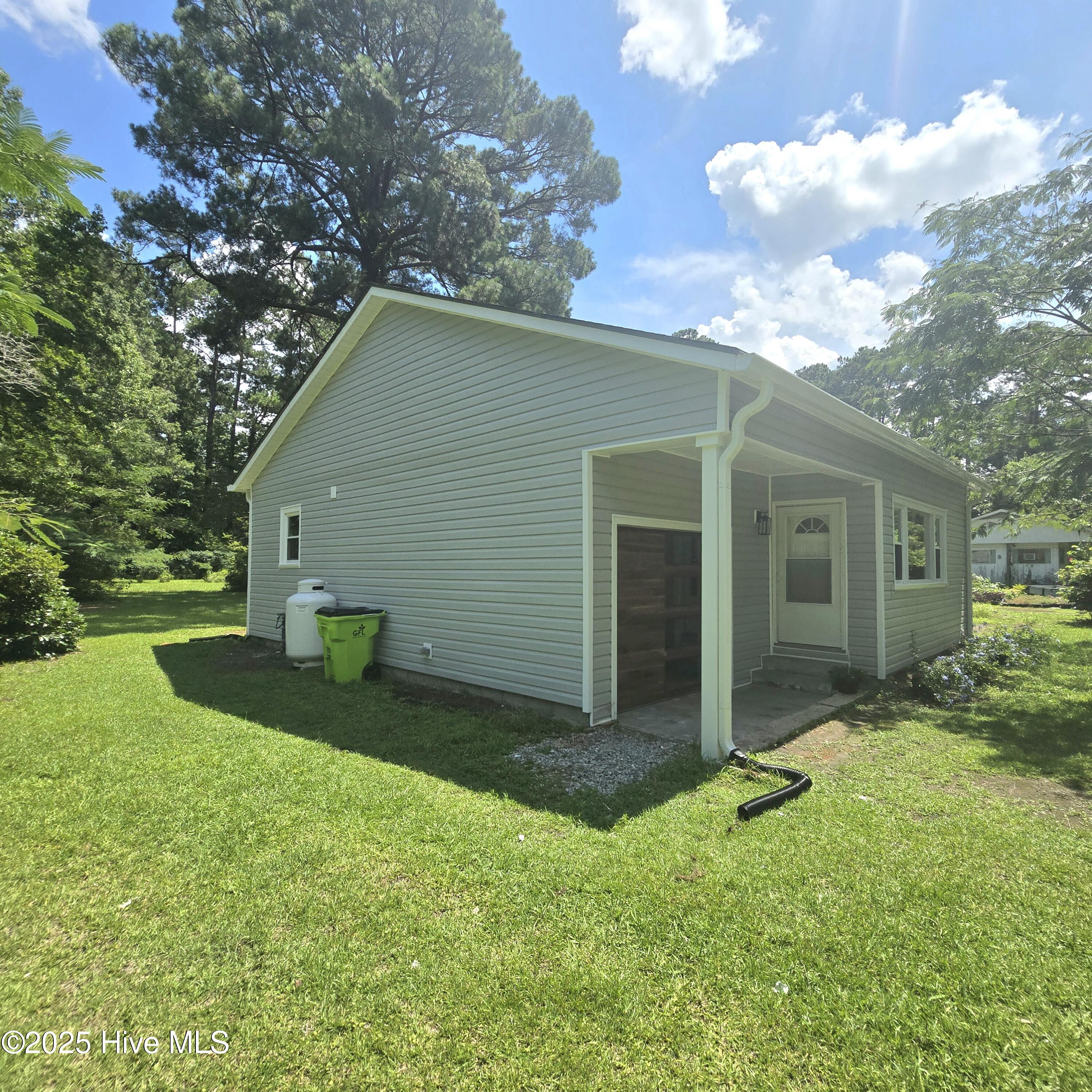 301 Fort Road New Bern, NC 28560 - Photo 14 of 14 side front view