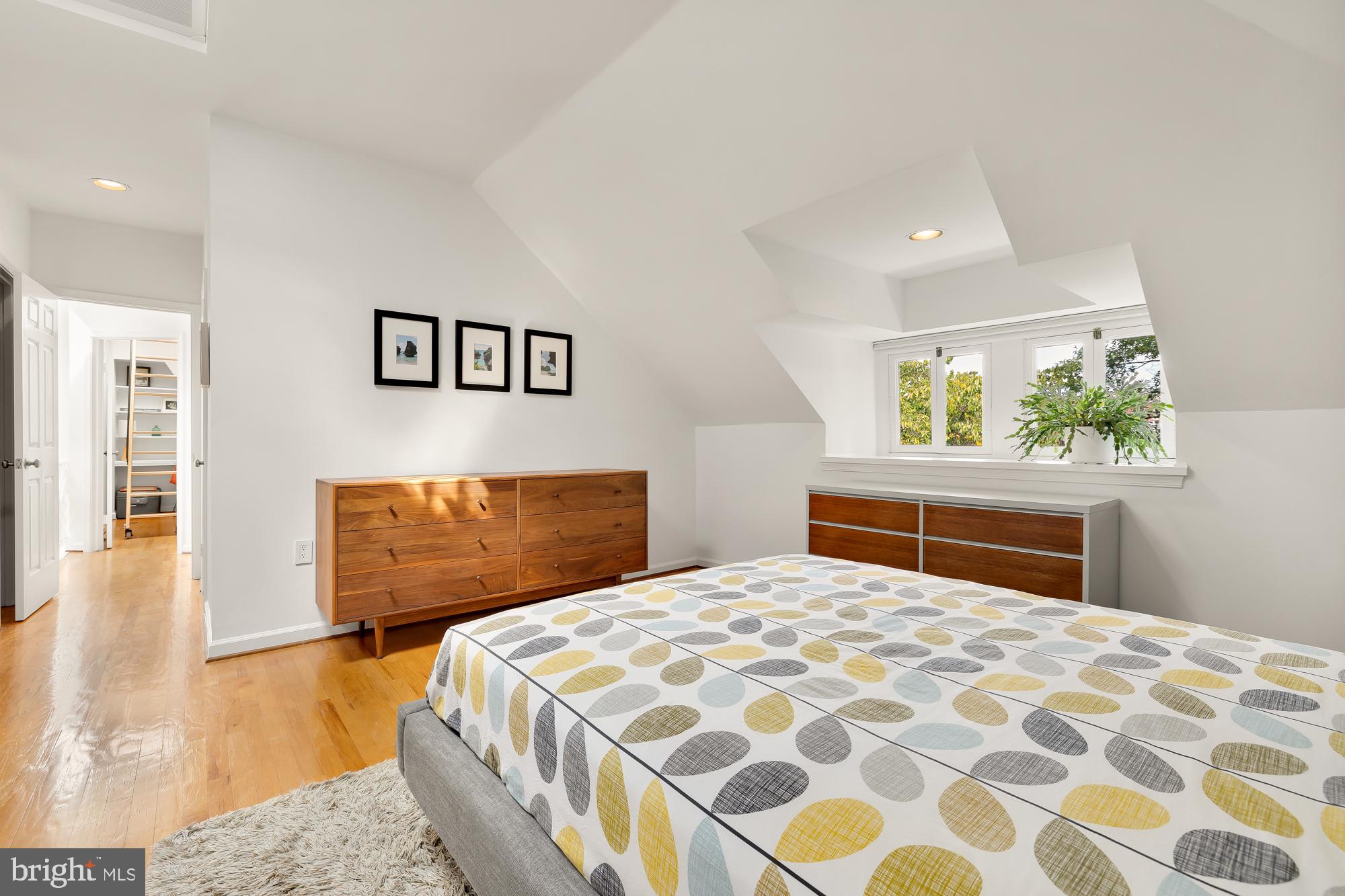 1826 Biltmore Street Northwest, Unit 4 Washington, DC 20009 - Photo 22 of 34