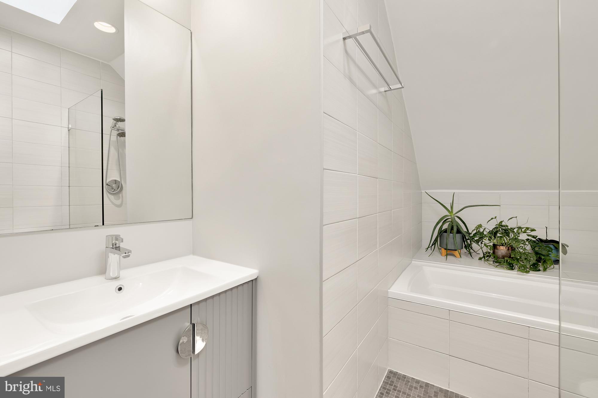 1826 Biltmore Street Northwest, Unit 4 Washington, DC 20009 - Photo 24 of 34