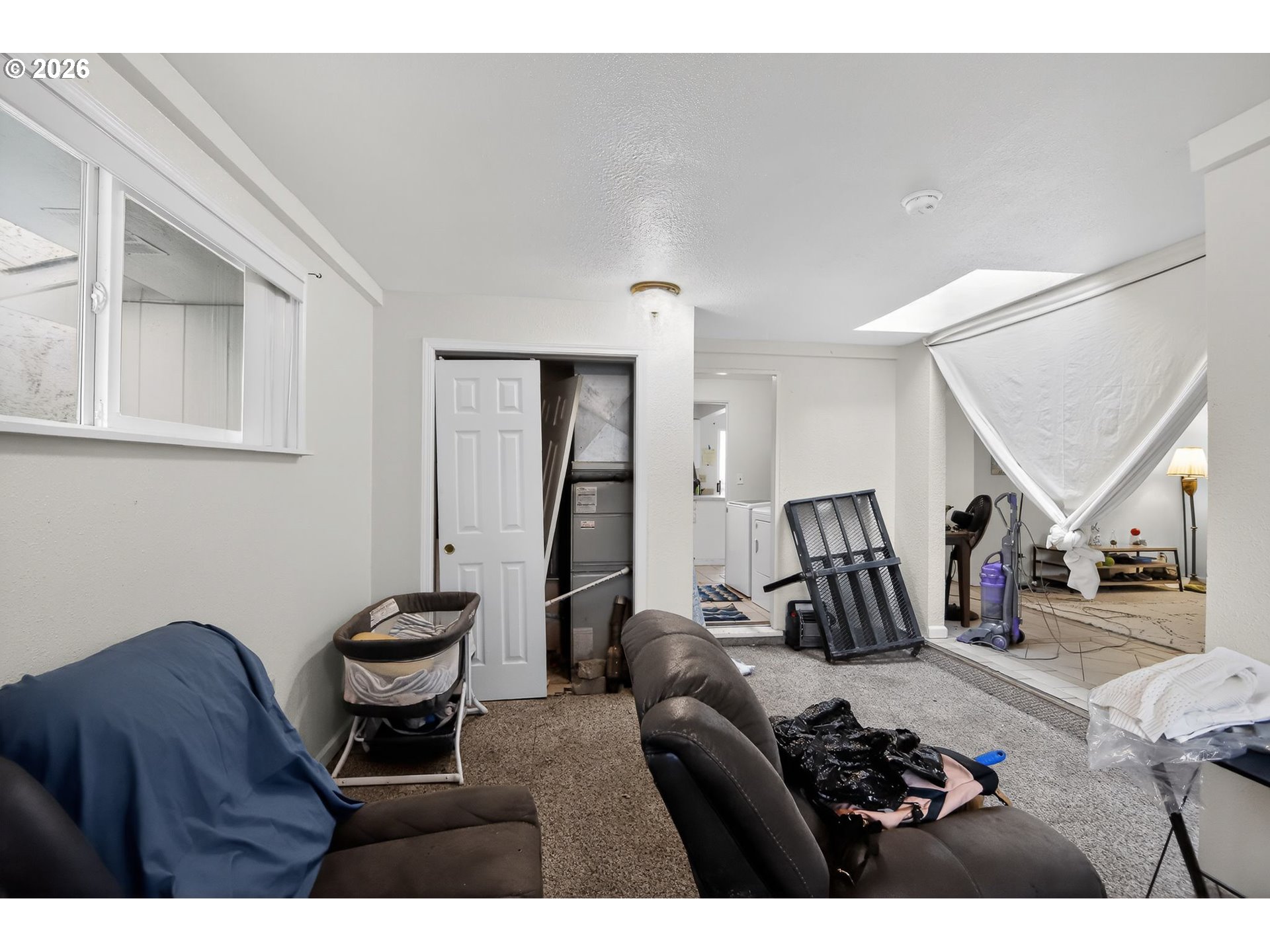 376 Northeast Chestnut Street Madras, OR 97741 - Photo 8 of 26 a living room with furniture