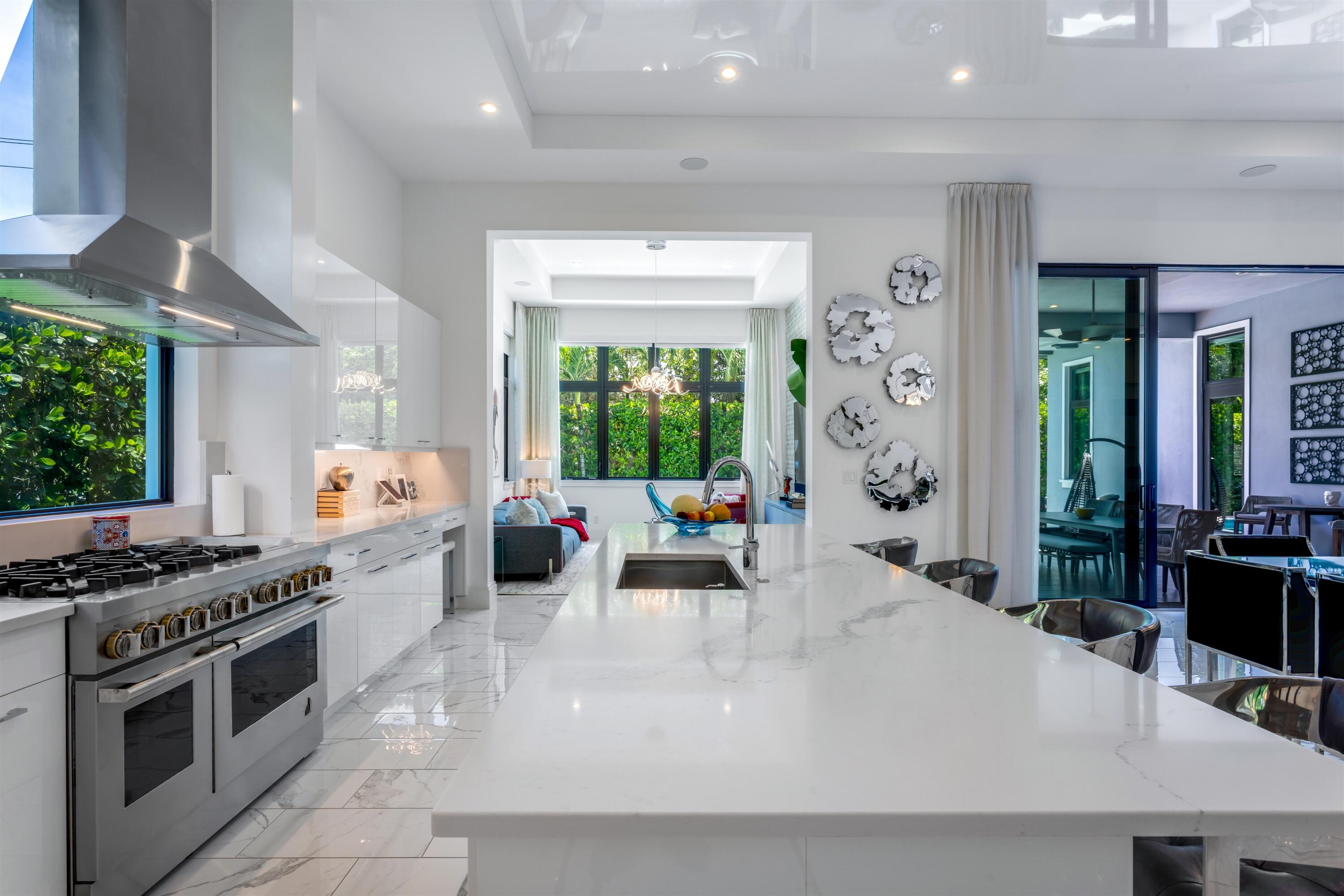 904 Northwest 2nd Street Boca Raton, FL 33486 - Photo 16 of 41 KITCHEN_STRAIGHT_TO_REAR
