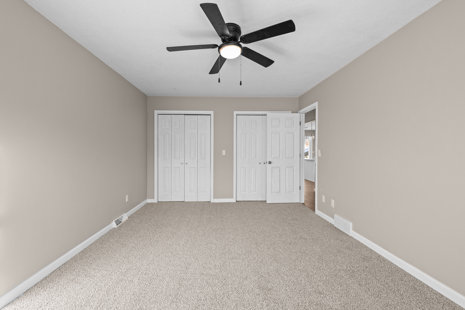 5302 16th Avenue Moline, IL 61265 - Photo 14 of 34 a view of an empty room