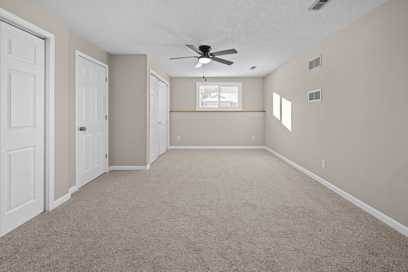 5302 16th Avenue Moline, IL 61265 - Photo 28 of 34 a view of an empty room with a window