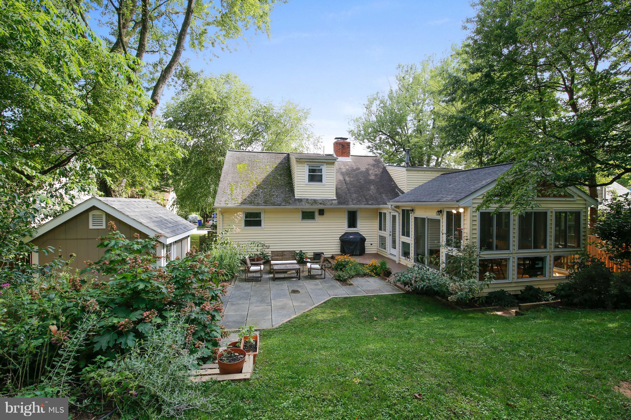 1001 Robin Road Silver Spring, MD 20901 - Photo 3 of 29 Exterior (Rear)