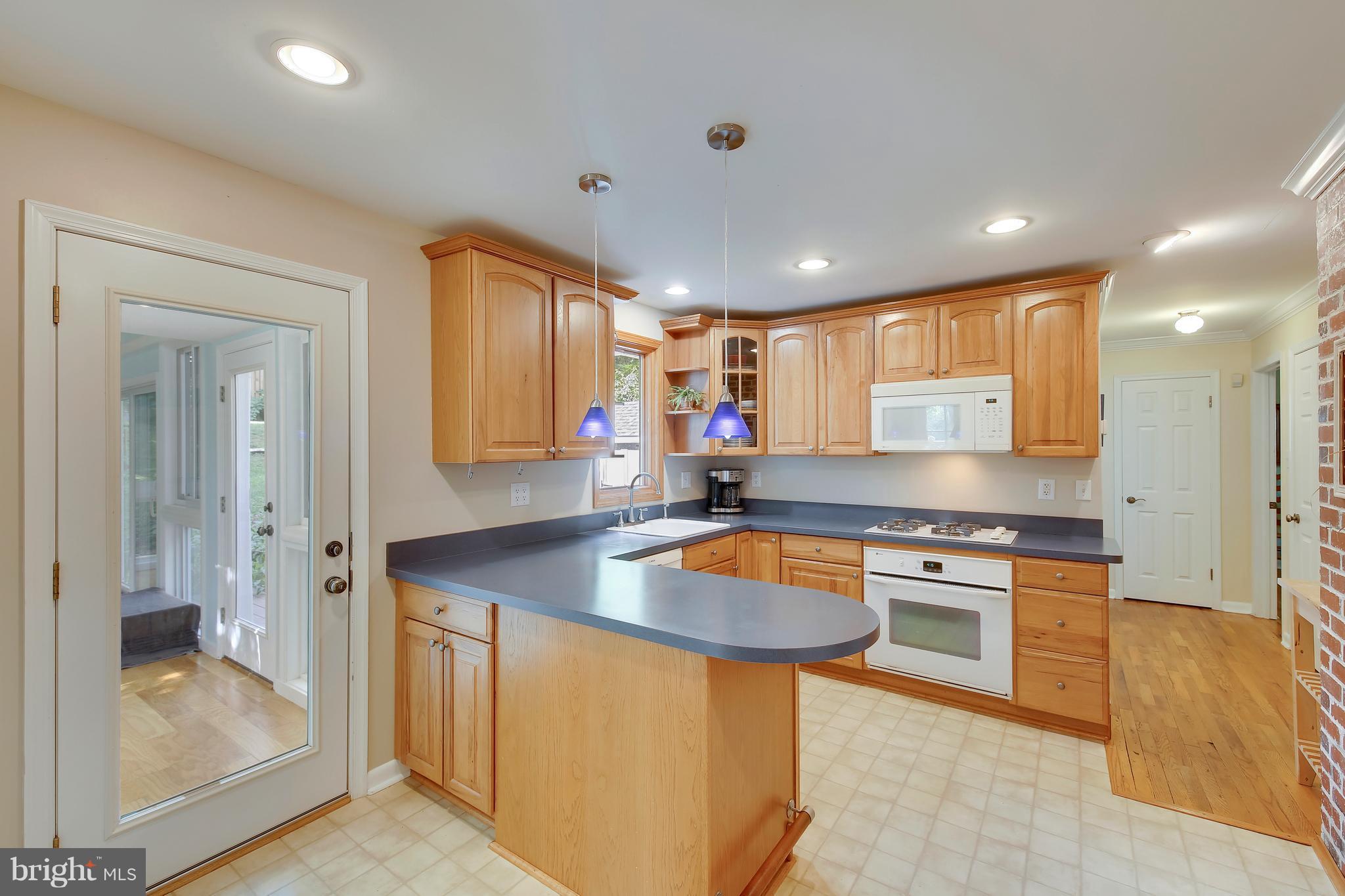1001 Robin Road Silver Spring, MD 20901 - Photo 9 of 29 Kitchen