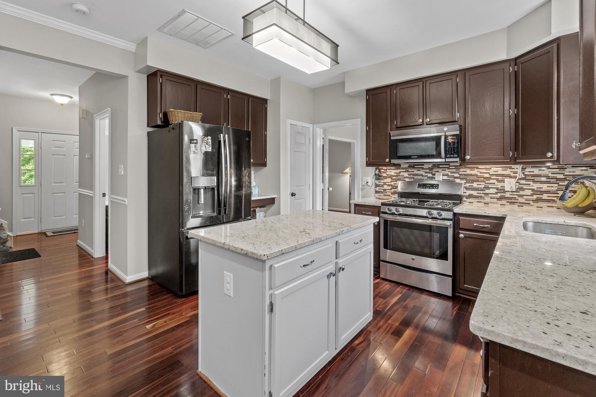 17209 General Custer Way Poolesville, MD 20837 - Photo 26 of 67 Stainless appliances and gas cooking!