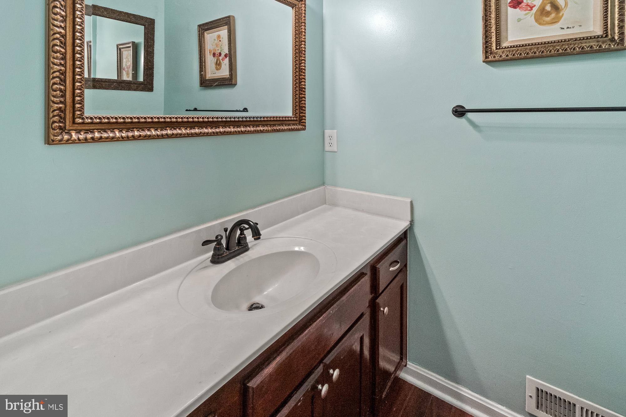 17209 General Custer Way Poolesville, MD 20837 - Photo 36 of 67 Powder room