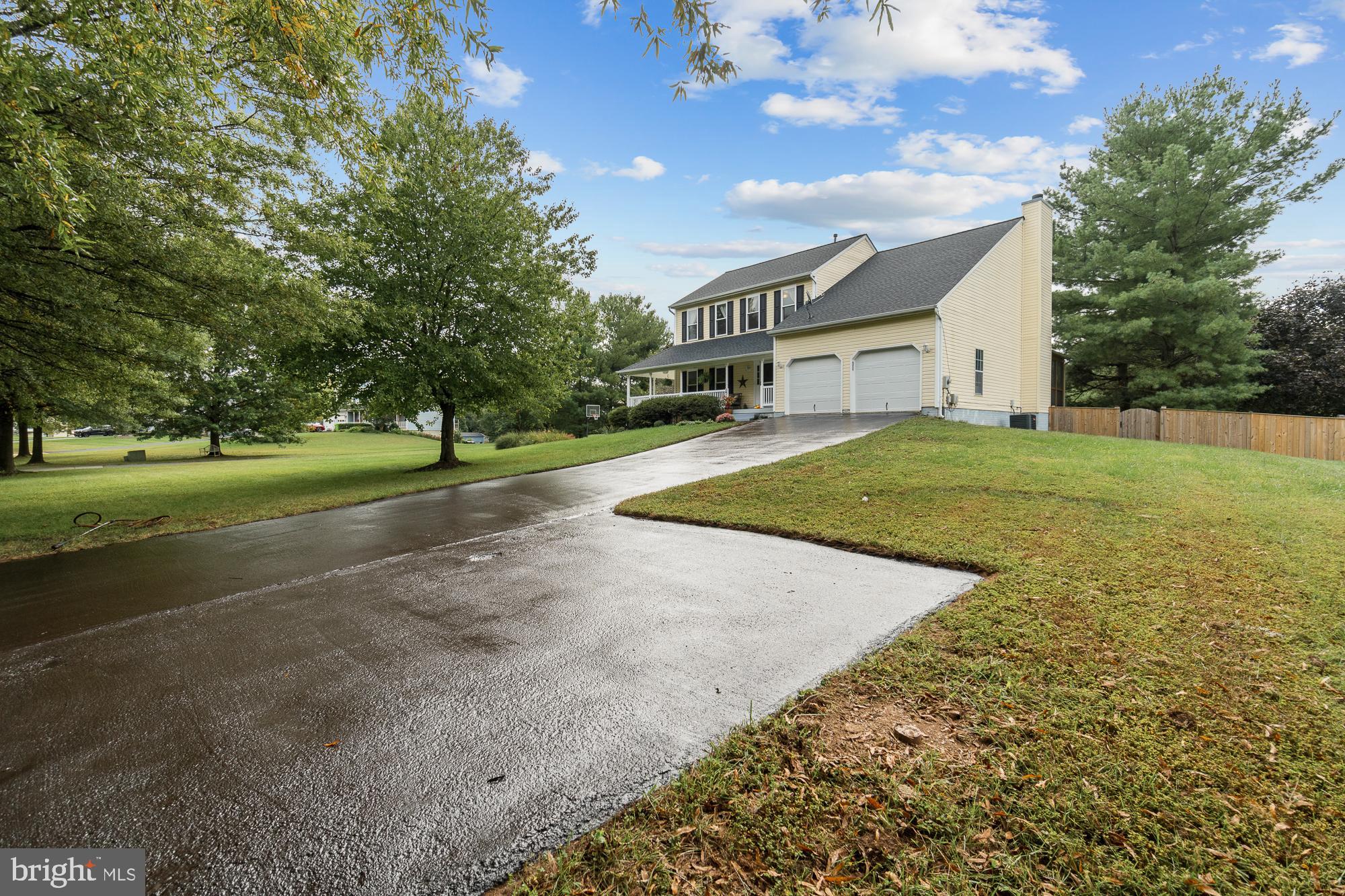 17209 General Custer Way Poolesville, MD 20837 - Photo 5 of 67 Room to park six cars or more!