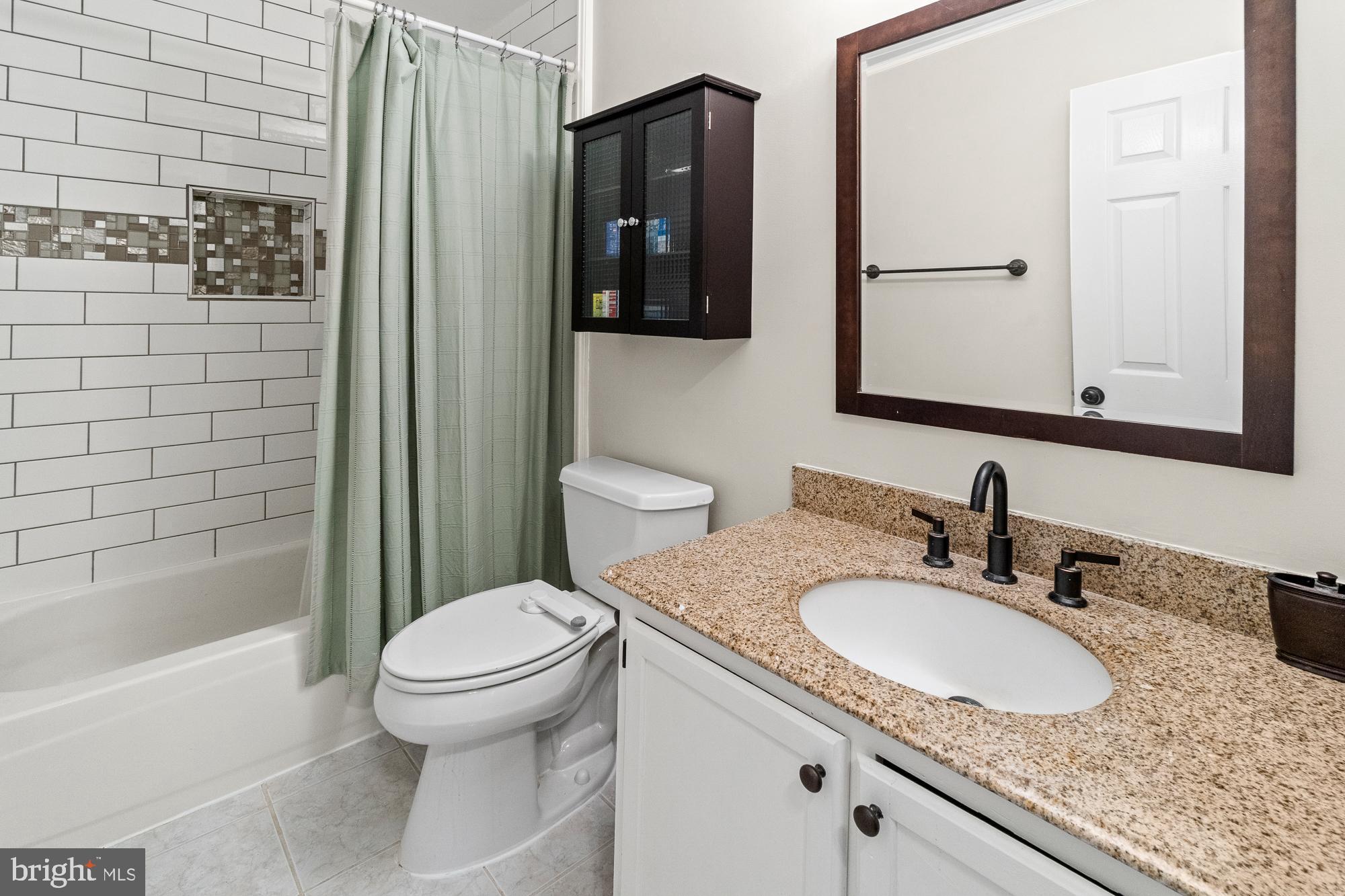 17209 General Custer Way Poolesville, MD 20837 - Photo 44 of 67 Upstairs full hall bath